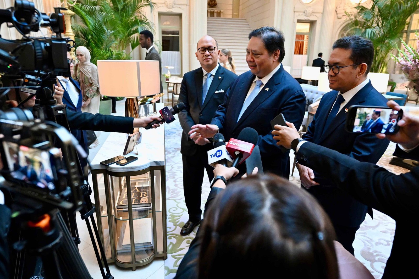 Menko Airlangga saat memberi keterangan pers di Brussel. Foto: Dok Kemenko Perekonomian