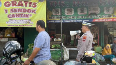 Blusukan di Pasar, Satlantas Polresta Banyumas Sosialisasikan Operasi Patuh Candi 2025
