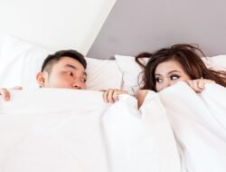 Tips Bercinta Saat Hamil: Coba 4 Posisi Seks Aman Ini