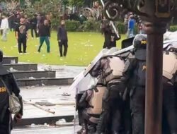 Aksi Demo di Purwokerto Pecah, Polisi Bubarkan Massa yang Anarkis