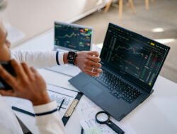 IHSG dan Kapitalisasi Pasar Cetak Rekor Baru, Frekuensi Transaksi Saham Melejit