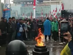 Demo di Purwokerto, Seribuan Massa Aksi Sempat Jebol Gerbang Pendopo Kabupaten