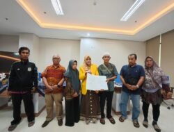 Keluarga Korban yang Jatuh dari Lantai 4 UT Purwokerto Legowo, Kampus Beri Santunan