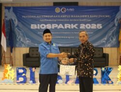 Prof Tukirin Bahas Suksesi Hutan Tropis Krakatau di PKKMB Fakultas Biologi Unsoed