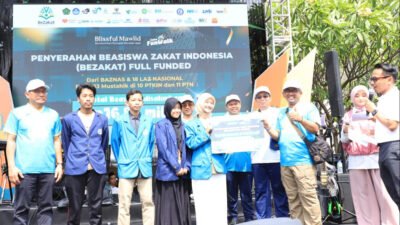 Kemenag Salurkan Beasiswa Zakat Rp16,85 Miliar untuk 153 Mahasiswa pada ZaWa Funwalk 2025