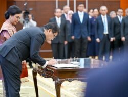 Sri Mulyani Serahkan Jabatan Menteri Keuangan kepada Purbaya Yudhi Sadewa