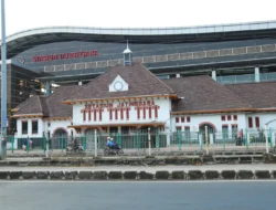 Daftar Kereta Api Berhenti Luar Biasa di Stasiun Jatinegara, Cek Jadwal dan Rutenya