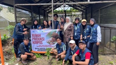 Unsoed Bantu Petani Desa Serang Olah Limbah Kambing Jadi Pupuk
