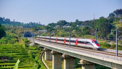 2 Tahun Beroperasi, Kereta Cepat Whoosh Layani 12 Juta Penumpang