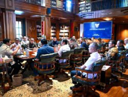 Presiden Prabowo Gelar Pertemuan Tertutup Bahas Penertiban Hutan dan Tambang di Hambalang