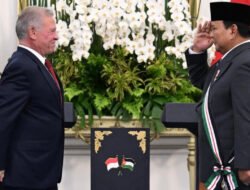 Presiden Prabowo Terima Penghargaan Tertinggi Kerajaan Yordania di Istana Merdeka