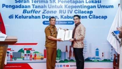 Wujudkan Zona Pengaman Kilang Cilacap, Gubernur Serahkan SK Penlok Buffer Zone