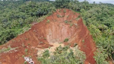 Pakar Geologi UGM Peringatkan Retakan “Tapal Kuda” sebagai Gejala Awal Longsor