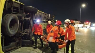 Bus Pariwisata Kecelakaan Tunggal di Exit Tol Krapyak, 15 Penumpang Meninggal
