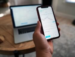 IHSG Anjlok 8 Persen, BEI Hentikan Sementara Perdagangan Saham