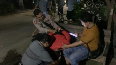 Detik-detik Menegangkan Polisi Amankan ODGJ yang Keliling Bawa Senjata Tajam