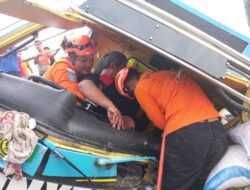 Dua Korban Terjepit Truk di Purworejo Berhasil Dievakuasi Tim SAR Gabungan