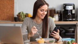 Pesan Makanan Online, Mengapa Jadi Gaya Hidup Modern?