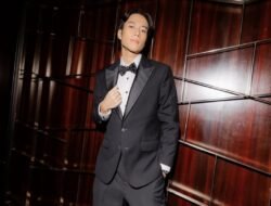 Isak Tangis Mengiringi Pemakaman Vidi Aldiano di TPU Tanah Kusir