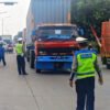 Truk Bandel Masih Melintas, Polisi Minta Sopir Putar Balik di Pintu Masuk Semarang