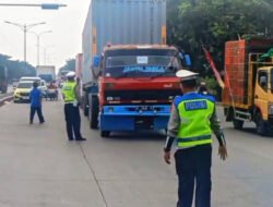 Truk Bandel Masih Melintas, Polisi Minta Sopir Putar Balik di Pintu Masuk Semarang
