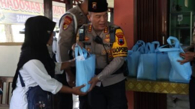 Polresta Banyumas Salurkan Zakat Fitrah untuk Ribuan Warga