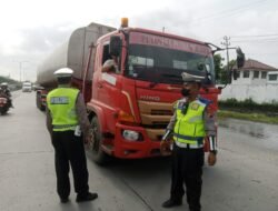 Arus Balik Lebaran, Polda Jateng Lakukan Penyekatan Truk Sumbu Tiga di Tol Kaligawe