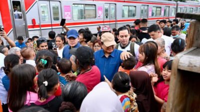 Prabowo Tiba-Tiba Sambangi Warga Kramat, Momen Haru Pecah di Permukiman Padat Jakarta