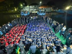 Begini Penampakan 263 Napi Risiko Tinggi Saat Dibawa ke Nusakambangan