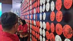 Perayaan 20 Tahun Puhua School, 3.024 Payung Kaligrafi Ciptakan Rekor MURI