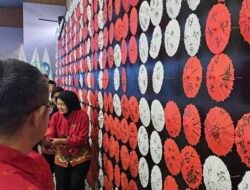 Perayaan 20 Tahun Puhua School, 3.024 Payung Kaligrafi Ciptakan Rekor MURI