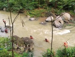 Diduga Tenggelam di Sungai Kreteg, Warga Kebumen Masih Dicari Tim SAR