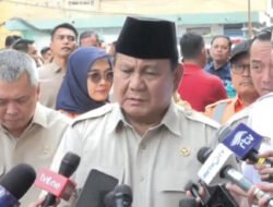 Prabowo Jenguk Korban Kecelakaan Kereta di RSUD Bekasi, Sampaikan Belasungkawa