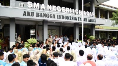 Prabowo Tinjau Hasil Renovasi SMAN 1 Cilacap, Tegaskan Semua Sekolah Akan Diperbaiki