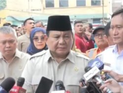 Jenguk Korban Kecelakaan Kereta di Bekasi, Prabowo Janji Bangun Flyover dan Perbaiki Lintasan