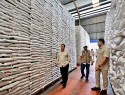 Sidak Gudang Bulog Magelang, Presiden Prabowo Pastikan Stok Beras Aman dan Siap Distribusi