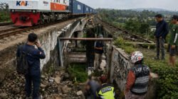 Insiden Tertemper Kereta di Brebes, KAI Ingatkan Bahaya Beraktivitas di Jalur Rel