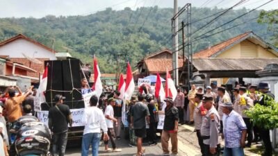 Ratusan Warga Banjaranyar Gelar Aksi Damai, Sampaikan Mosi Tidak Percaya kepada Kades