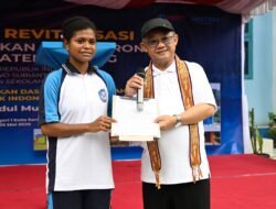 Murid SMK di Sorong Bacakan Surat untuk Prabowo, Ungkap Dampak Bantuan Sekolah di Papua