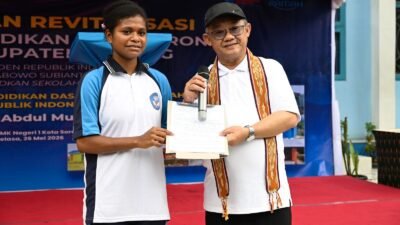 Murid SMK di Sorong Bacakan Surat untuk Prabowo, Ungkap Dampak Bantuan Sekolah di Papua