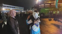 Kloter 74 Jemaah Haji Banyumas Berangkat ke Tanah Suci, Tangis Haru Iringi Pelepasan di GOR Satria
