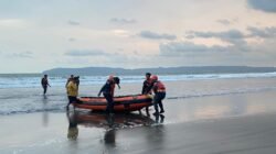 Dua Remaja Hilang Terseret Ombak di Pantai Menganti Kisik Cilacap, Tim SAR Lanjutkan Pencarian Besok