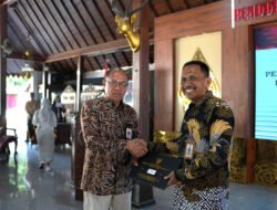 71 ASN Banyumas Terima SK Pensiun, Bupati Sadewo: Masa Purna Tugas Bukan Akhir Pengabdian