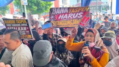 Ratusan Pensiunan Demo Mandiri Taspen Purwokerto, Tuntut Pembatalan Kredit Rp26 Miliar