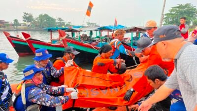Nahkoda Kapal Mina Karunia Abadi Meninggal Saat Melaut, Basarnas Cilacap Lakukan Evakuasi