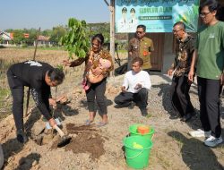 Unik! Setiap Bayi Lahir di Sragen Dapat Pohon Buah, Ini Filosofi Program Sedulur Alam