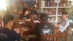 Ahmad Tohari Gembleng 10 Mahasiswa dari Berbagai Kampus Belajar Sastra di Banyumas