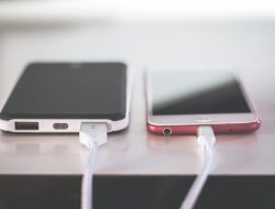 Cara Cas HP yang Benar agar Baterai HP Awet, Jangan Sampai Salah Urutan!