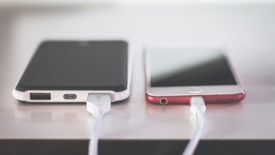 Cara Cas HP yang Benar agar Baterai HP Awet, Jangan Sampai Salah Urutan!