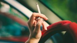 Cara Menghilangkan Bau Rokok di Kabin Mobil